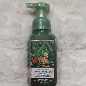 Bath & Body Works Green Waikiki Beach Coconut Foaming Hand Soap
